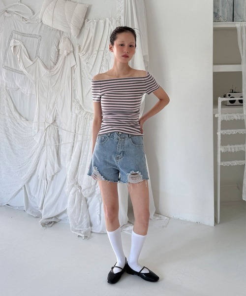 4INT.(フォイント)の「ヴィンテージ ダメージ ショート デニム パンツ(デニムパンツ・レディース・ライトブルー・S/M/L)」の2枚目の写真