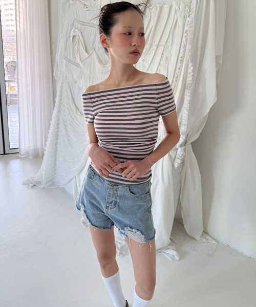 4INT.(フォイント)の「ヴィンテージ ダメージ ショート デニム パンツ(デニムパンツ・レディース・ライトブルー・S/M/L)」の4枚目の写真