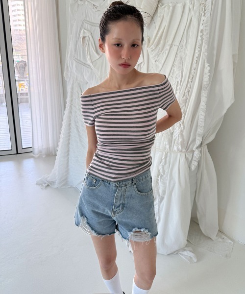 4INT.(フォイント)の「ヴィンテージ ダメージ ショート デニム パンツ(デニムパンツ・レディース・ライトブルー・S/M/L)」の7枚目の写真