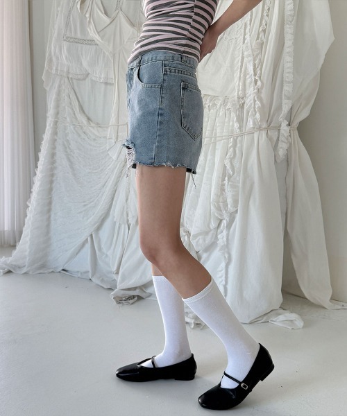 4INT.(フォイント)の「ヴィンテージ ダメージ ショート デニム パンツ(デニムパンツ・レディース・ライトブルー・S/M/L)」の9枚目の写真