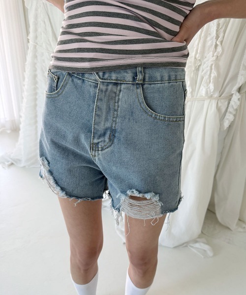 4INT.(フォイント)の「ヴィンテージ ダメージ ショート デニム パンツ(デニムパンツ・レディース・ライトブルー・S/M/L)」の11枚目の写真