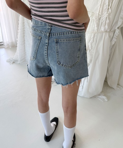 4INT.(フォイント)の「ヴィンテージ ダメージ ショート デニム パンツ(デニムパンツ・レディース・ライトブルー・S/M/L)」の12枚目の写真