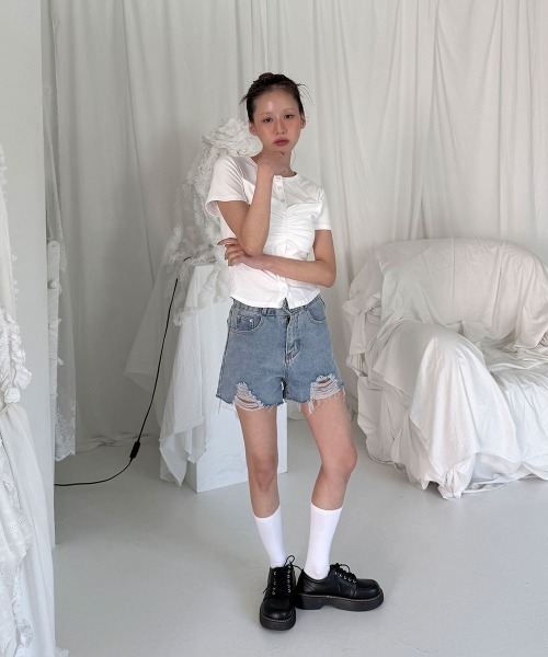 4INT.(フォイント)の「ヴィンテージ ダメージ ショート デニム パンツ(デニムパンツ・レディース・ライトブルー・S/M/L)」の22枚目の写真