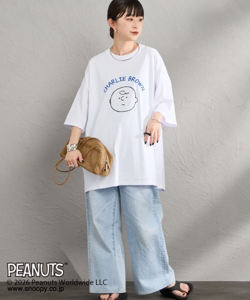 PEANUTS（ピーナッツ）の「[PEANUTS×JEANS FACTORY/ピーナッツ×ジーンズ ファクトリー] チャーリー・ブラウン / 刺繍プリントTシャツ（Tシャツ/カットソー・レディース・スミクロ/グレイッシュベージュ/ホワイト・S/M/L）」の4枚目の写真