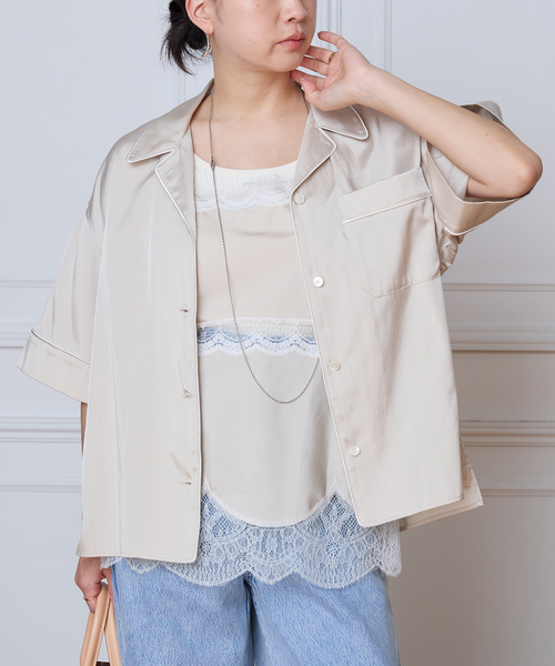 IENA LA BOUCLE(イエナラブークル)の「IENA LA BOUCLE サテン半袖シャツ(シャツ/ブラウス・レディース・ブラック/ベージュ系その他・FREE)」の2枚目の写真