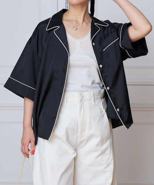 IENA LA BOUCLE(イエナラブークル)の「IENA LA BOUCLE サテン半袖シャツ(シャツ/ブラウス・レディース・ブラック/ベージュ系その他・FREE)」の3枚目の写真