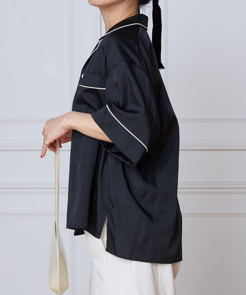 IENA LA BOUCLE(イエナラブークル)の「IENA LA BOUCLE サテン半袖シャツ(シャツ/ブラウス・レディース・ブラック/ベージュ系その他・FREE)」の5枚目の写真