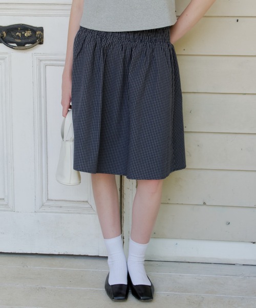 GIUNON(ジウノン)の「shirring midi check skirt / シャーリングミディチェックスカート(スカート・レディース・グレー/ネイビー・FREE)」の5枚目の写真