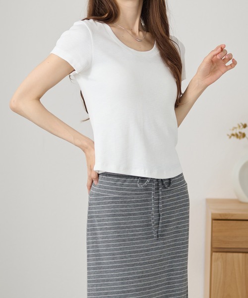 DAYRA(デイラ)の「バック カット デザイン リブ 半袖 トップス(Tシャツ/カットソー・レディース・ホワイト/チャコールグレー/ライトグレー/ブラック/ピンク/イエロー・FREE)」の2枚目の写真