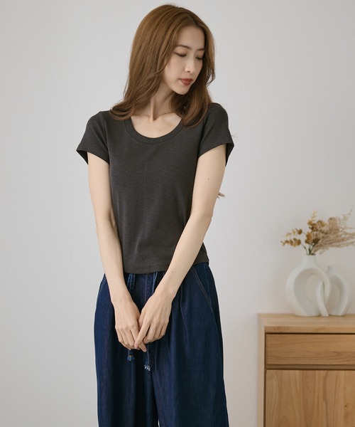 DAYRA(デイラ)の「バック カット デザイン リブ 半袖 トップス(Tシャツ/カットソー・レディース・ホワイト/チャコールグレー/ライトグレー/ブラック/ピンク/イエロー・FREE)」の13枚目の写真