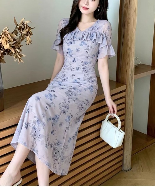 LUCPY(ラクピー)の「フラワープリントフリルワンピース(ワンピース・レディース・パープル・XX-LARGE/X-LARGE/LARGE/MEDIUM)」の1枚目の写真