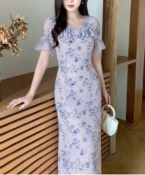 LUCPY(ラクピー)の「フラワープリントフリルワンピース(ワンピース・レディース・パープル・XX-LARGE/X-LARGE/LARGE/MEDIUM)」の2枚目の写真