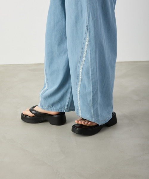P.V.T(ピーブイティー)の「バックリボンカーブパンツ(デニムパンツ・レディース・サックスブルー/ブラック・M)」の7枚目の写真