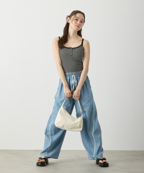 P.V.T(ピーブイティー)の「バックリボンカーブパンツ(デニムパンツ・レディース・サックスブルー/ブラック・M)」の14枚目の写真