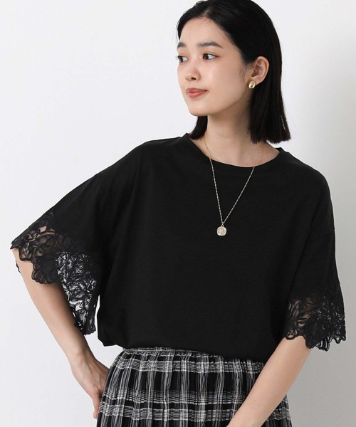 Gready Brilliant(グレディブリリアン)の「袖刺繍レースドロップ5分袖カットソー(Tシャツ/カットソー・レディース・ブラック/オフホワイト・FREE)」の2枚目の写真