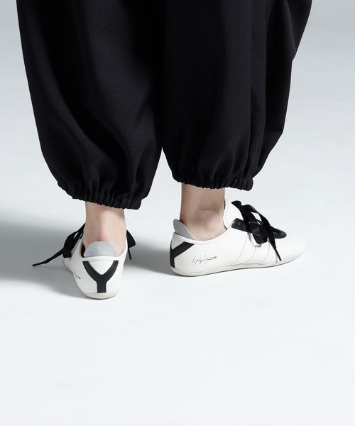Y-3(ワイスリー)の「Y-3 TOKYO(スニーカー・メンズ・ホワイト×ブラック・25.5cm/26.5cm/27.5cm/24.0cm/26.0cm/27.0cm/28.0cm/24.5cm/23.0cm/23.5cm/25.0cm)」の5枚目の写真