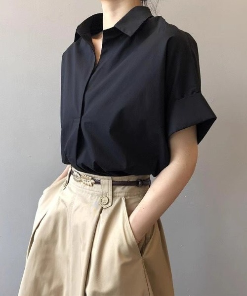 LADY LIKE(レディライク)の「【春夏新作】ボタンレスゆったり半袖シャツ(シャツ/ブラウス・レディース・ブラック/ホワイト/ベージュ・M)」の8枚目の写真
