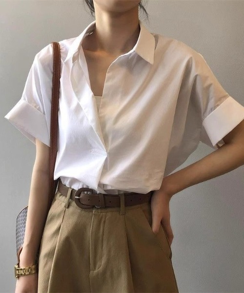 LADY LIKE(レディライク)の「【春夏新作】ボタンレスゆったり半袖シャツ(シャツ/ブラウス・レディース・ブラック/ホワイト/ベージュ・M)」の4枚目の写真