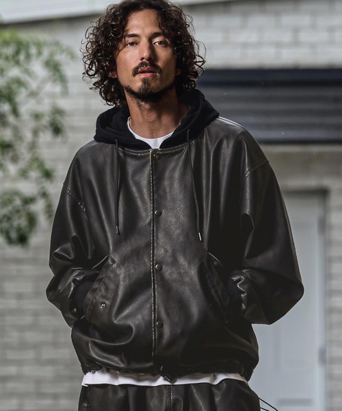 CAMBIO(カンビオ)の「mj11657- Vintage Finish Faux Leather Layered Hood Jacket レイヤードフードジャケット(MIU-262-005)(ブルゾン・メンズ・ブラウン/ブラック・L/M/S)」の14枚目の写真
