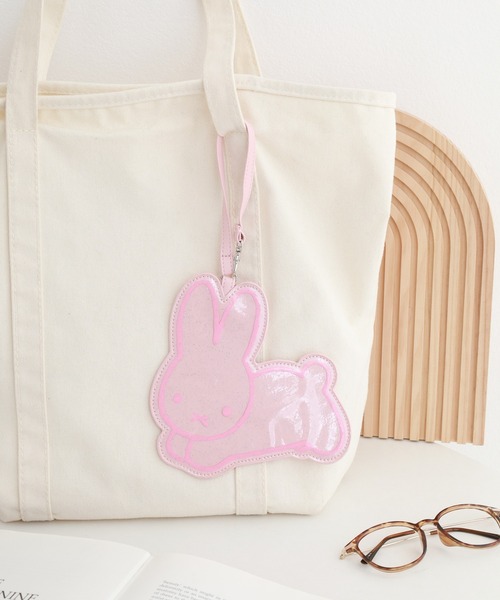 Miffy( ミッフィー)の「miffy ミッフィー うさぎシリーズ パスケース 合皮(パスケース・レディース・ピンク・FREE)」の4枚目の写真