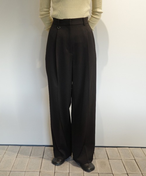 CLANE(クラネ)の「CLANE 2WAY TUCK STRAIGHT PANTS(その他パンツ・レディース・ブラック/ブラウン/その他・1/2)」の2枚目の写真