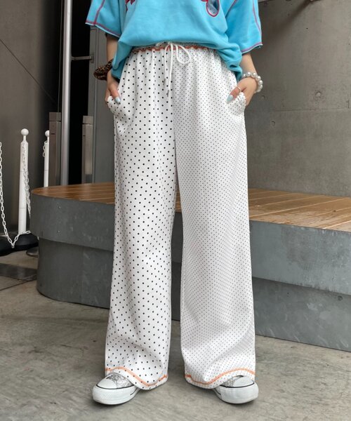 HELLO.SANFRANCISCO(ハローサンフランシスコ)の「【HELLO.SANFRANCISCO】アシメドット柄スウェットワイドパンツ(スウェットパンツ・レディース・ホワイト/ブラック・ONE SIZE)」の2枚目の写真