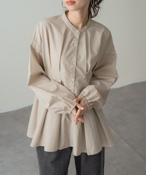 refinedworks(リファインドワークス)の「【refinedworks】360度 美シルエット !フロント タック バンドカラー チュニック シャツ(シャツ/ブラウス・レディース・チャコールグレー/パープル/ベージュ・FREE)」の1枚目の写真