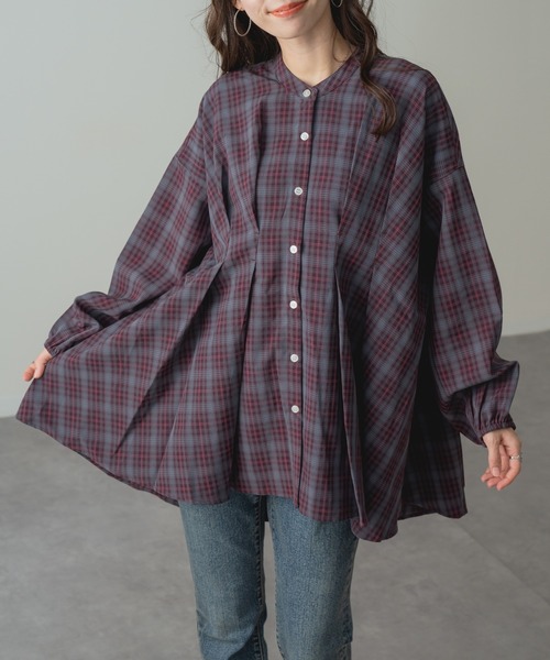 refinedworks(リファインドワークス)の「【refinedworks】360度 美シルエット !フロント タック バンドカラー チュニック シャツ(シャツ/ブラウス・レディース・チャコールグレー/パープル/ベージュ・FREE)」の3枚目の写真