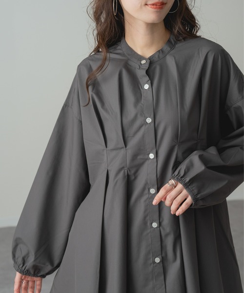refinedworks(リファインドワークス)の「【refinedworks】360度 美シルエット !フロント タック バンドカラー チュニック シャツ(シャツ/ブラウス・レディース・チャコールグレー/パープル/ベージュ・FREE)」の20枚目の写真