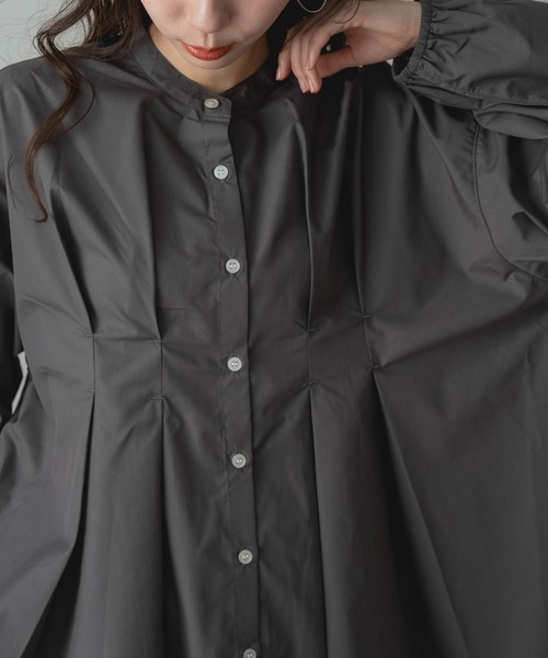 refinedworks(リファインドワークス)の「【refinedworks】360度 美シルエット !フロント タック バンドカラー チュニック シャツ(シャツ/ブラウス・レディース・チャコールグレー/パープル/ベージュ・FREE)」の8枚目の写真