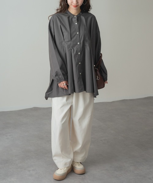 refinedworks(リファインドワークス)の「【refinedworks】360度 美シルエット !フロント タック バンドカラー チュニック シャツ(シャツ/ブラウス・レディース・チャコールグレー/パープル/ベージュ・FREE)」の19枚目の写真