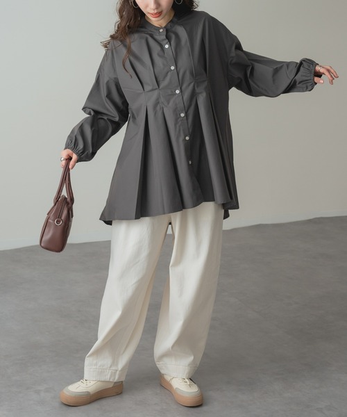 refinedworks(リファインドワークス)の「【refinedworks】360度 美シルエット !フロント タック バンドカラー チュニック シャツ(シャツ/ブラウス・レディース・チャコールグレー/パープル/ベージュ・FREE)」の5枚目の写真