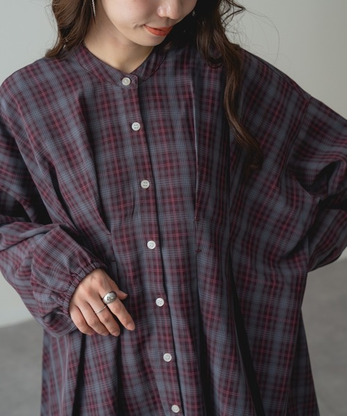 refinedworks(リファインドワークス)の「【refinedworks】360度 美シルエット !フロント タック バンドカラー チュニック シャツ(シャツ/ブラウス・レディース・チャコールグレー/パープル/ベージュ・FREE)」の7枚目の写真
