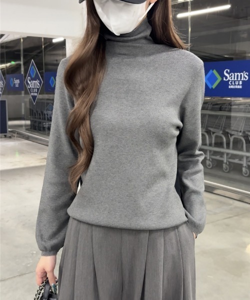 AMAJI(アマジ)の「タートルネック リバーシブル 配色 タイトニットトップス(ニット/セーター・レディース・ライトブルー/グレー・FREE)」の2枚目の写真