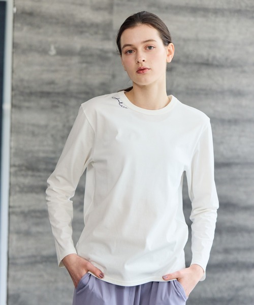 Julier Yoga and Relax(ジュリエヨガアンドリラックス)の「Julier コンディショニングロングスリーブTee(Tシャツ/カットソー・レディース・ホワイト/ネイビー・1/2)」の1枚目の写真