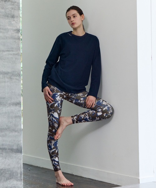 Julier Yoga and Relax(ジュリエヨガアンドリラックス)の「Julier コンディショニングロングスリーブTee(Tシャツ/カットソー・レディース・ホワイト/ネイビー・1/2)」の14枚目の写真