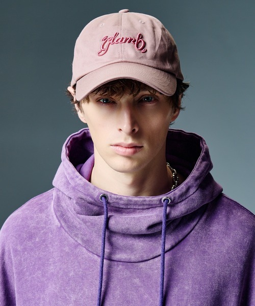 glamb（グラム）の「Cinematic Spin Logo Cap / シネマティックスピンロゴキャップ（キャップ・メンズ・ブラック/グリーン/インディゴブルー/ブラウン・FREE）」の2枚目の写真