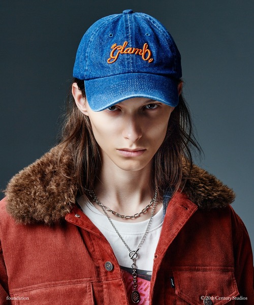 glamb（グラム）の「Cinematic Spin Logo Cap / シネマティックスピンロゴキャップ（キャップ・メンズ・ブラック/グリーン/インディゴブルー/ブラウン・FREE）」の4枚目の写真