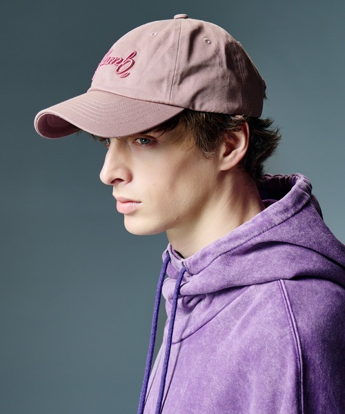 glamb（グラム）の「Cinematic Spin Logo Cap / シネマティックスピンロゴキャップ（キャップ・メンズ・ブラック/グリーン/インディゴブルー/ブラウン・FREE）」の7枚目の写真