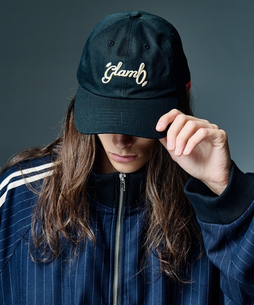 glamb（グラム）の「Cinematic Spin Logo Cap / シネマティックスピンロゴキャップ（キャップ・メンズ・ブラック/グリーン/インディゴブルー/ブラウン・FREE）」の6枚目の写真