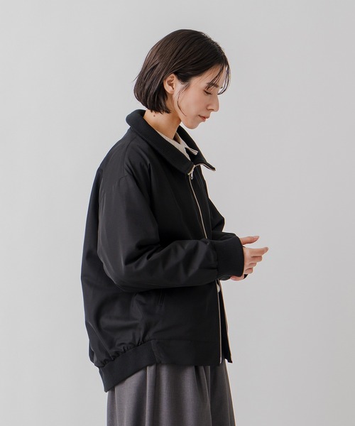 Kelen(ケレン)の「「KELEN / ケレン」バックタックハイネックブルゾン(ブルゾン・レディース・ブラウン/ネイビー/ブラック・S/M)」の22枚目の写真
