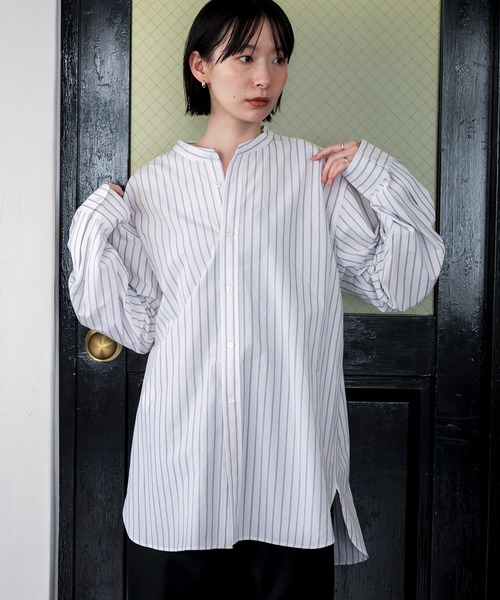 kuros'(クロス)の「【kuros’オリジナル】ストライプバンドカラーシャツ 日本製 UNISEX(シャツ/ブラウス・レディース・ブラック/ホワイト・SMALL/LARGE/MEDIUM/X-LARGE)」の2枚目の写真