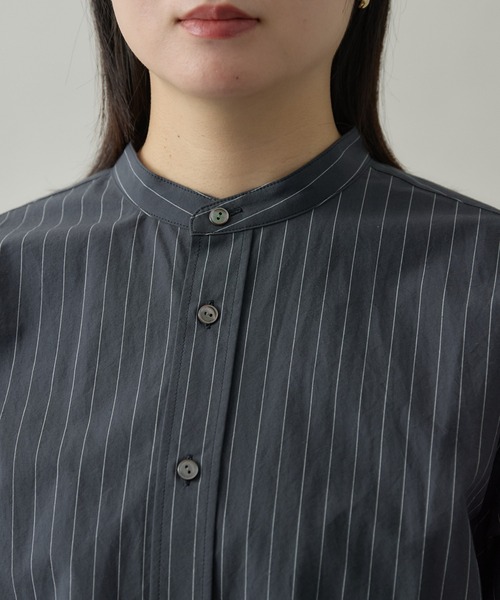 kuros'(クロス)の「【kuros’オリジナル】ストライプバンドカラーシャツ 日本製 UNISEX(シャツ/ブラウス・レディース・ブラック/ホワイト・SMALL/LARGE/MEDIUM/X-LARGE)」の4枚目の写真