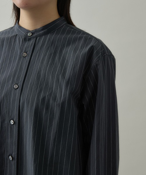 kuros'(クロス)の「【kuros’オリジナル】ストライプバンドカラーシャツ 日本製 UNISEX(シャツ/ブラウス・レディース・ブラック/ホワイト・SMALL/LARGE/MEDIUM/X-LARGE)」の5枚目の写真