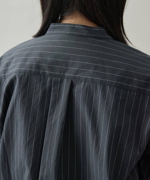 kuros'(クロス)の「【kuros’オリジナル】ストライプバンドカラーシャツ 日本製 UNISEX(シャツ/ブラウス・レディース・ブラック/ホワイト・SMALL/LARGE/MEDIUM/X-LARGE)」の9枚目の写真