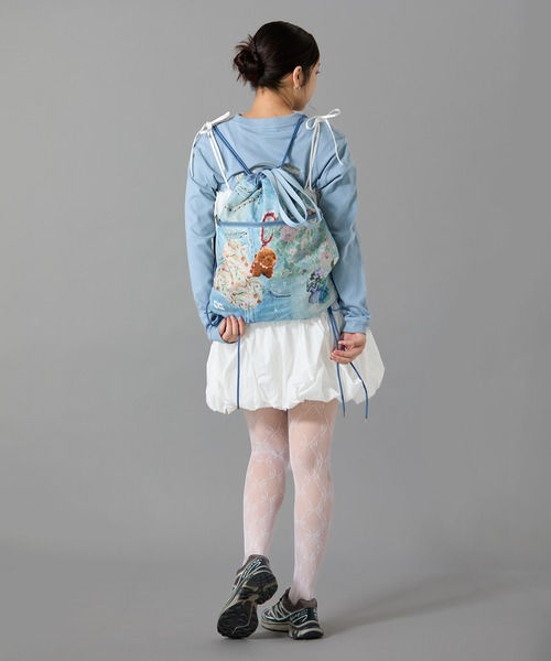 LAPUIS(ラピュイ)の「Casselini(キャセリーニ)コラージュプリントナップサック(バックパック/リュック・レディース・ベージュ/ブルー/サックスブルー/ブラック・FREE)」の7枚目の写真