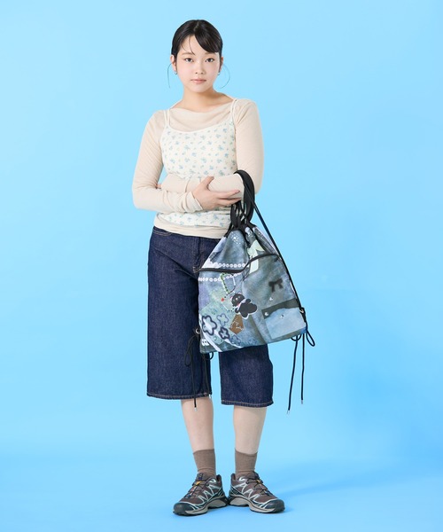 LAPUIS(ラピュイ)の「Casselini(キャセリーニ)コラージュプリントナップサック(バックパック/リュック・レディース・ベージュ/ブルー/サックスブルー/ブラック・FREE)」の20枚目の写真