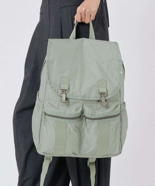 LeSportsac(レスポートサック)の「【Essential Collection×Naoko Okusa】MODERN FLAP BACKPACK3 グリーンカーキC(バックパック/リュック・レディース・グリーン・FREE)」の2枚目の写真