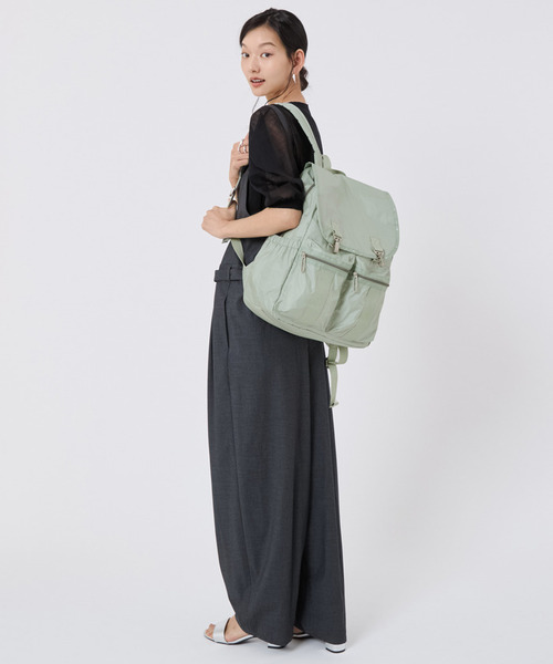 LeSportsac(レスポートサック)の「【Essential Collection×Naoko Okusa】MODERN FLAP BACKPACK3 グリーンカーキC(バックパック/リュック・レディース・グリーン・FREE)」の3枚目の写真