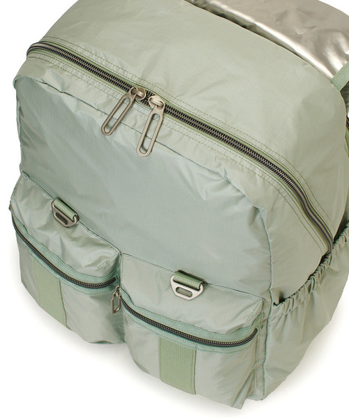 LeSportsac(レスポートサック)の「【Essential Collection×Naoko Okusa】MODERN FLAP BACKPACK3 グリーンカーキC(バックパック/リュック・レディース・グリーン・FREE)」の7枚目の写真